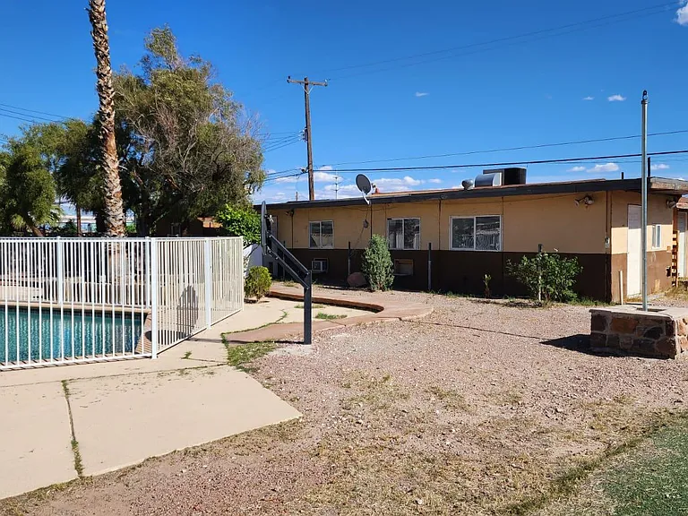 4897 Sawyer Ave — Photo 10