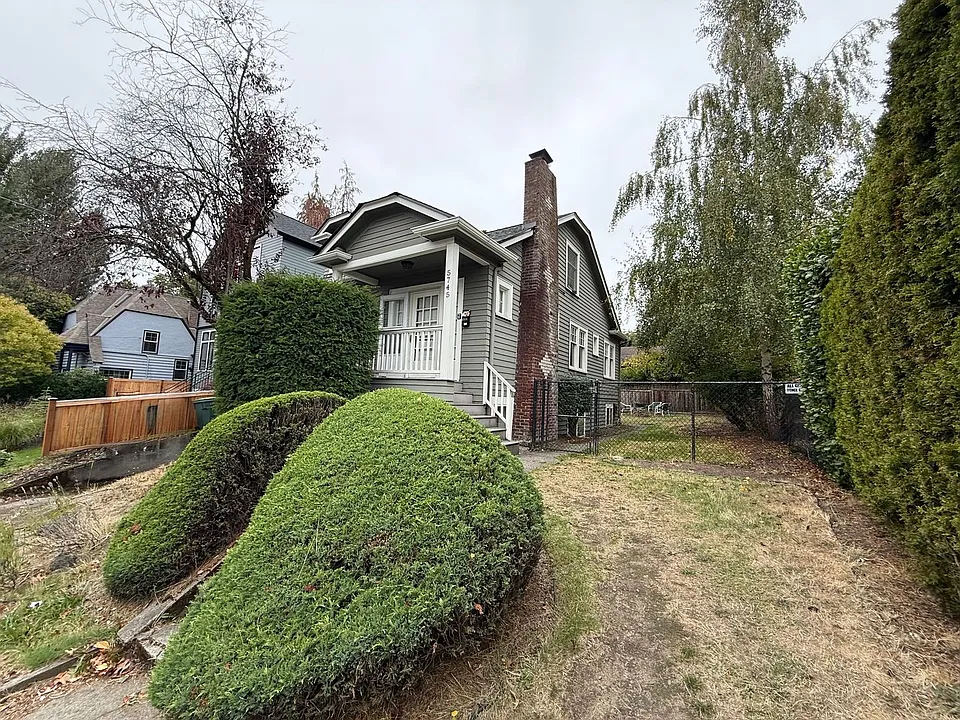 5745 25th Ave NE