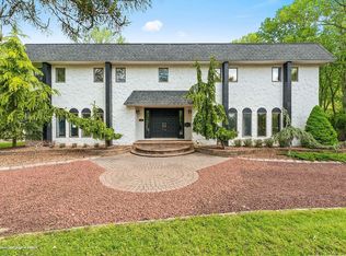 33 Heath Ave, Oakhurst, NJ 07755