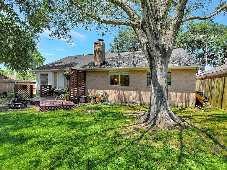 21902 Meadowhill Dr — Photo 35