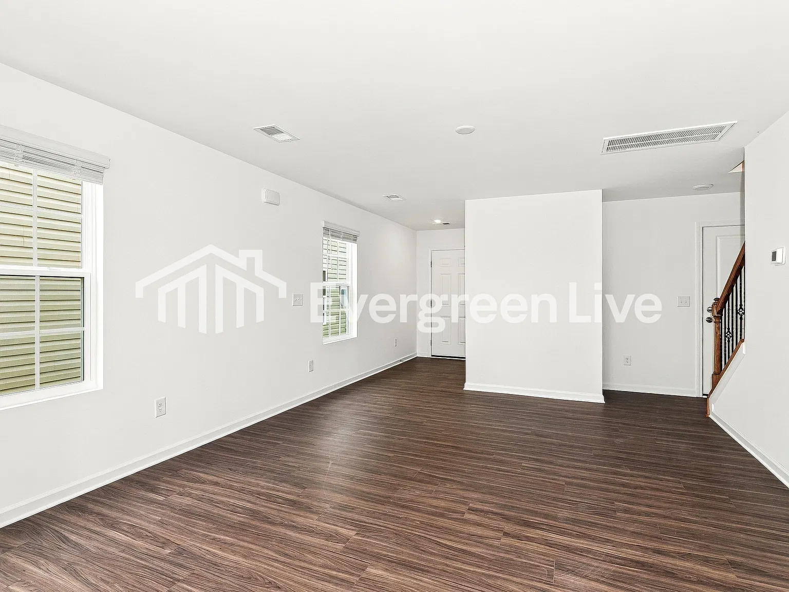 3 bed, 2.5 bath, 1346 sqft, $1,700 — Photo 3