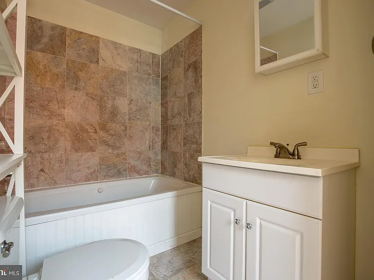 619 S 16th St #3R — Photo 8