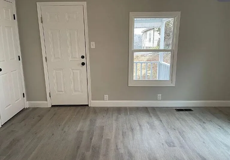 1308 Iredell Ave — Photo 15