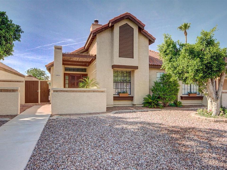 1st image of 1911 E Velvet Dr