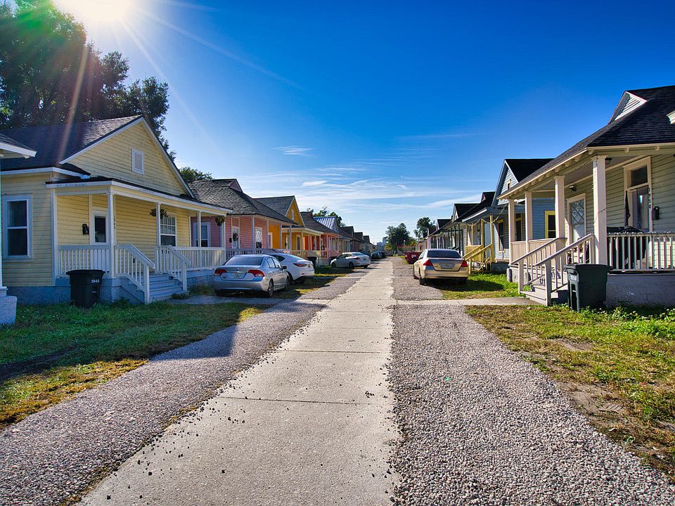 2nd image of 1921 Redell St