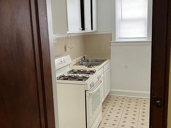 3rd image of 5415 W Wellington Ave Unit 1