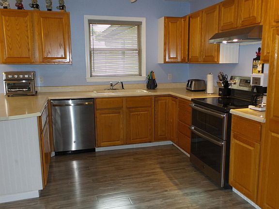 4th image of 170 S 6th St