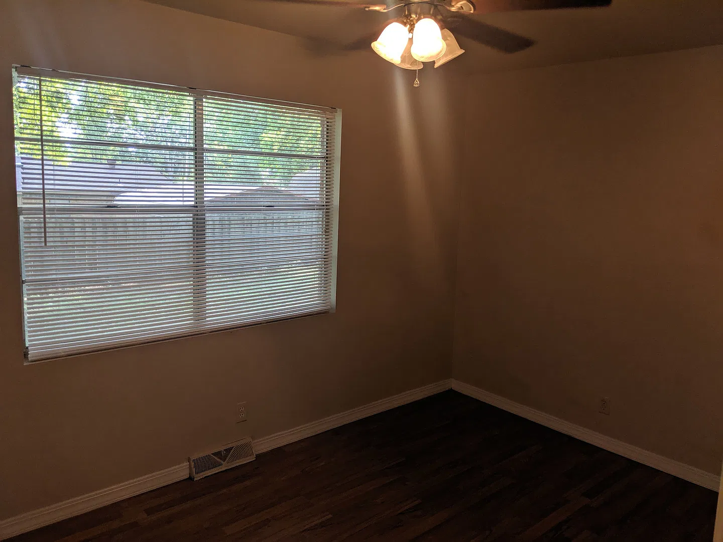 Spacious four Bedroom Home Available NOW — Photo 4