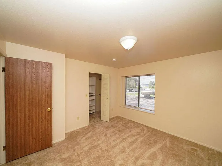 Windmill Lakes Apartments — Photo 68