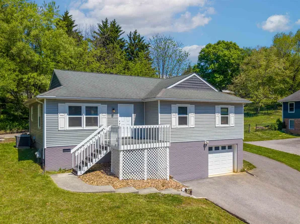 1406 Gladewood Dr, Blacksburg, VA 24060