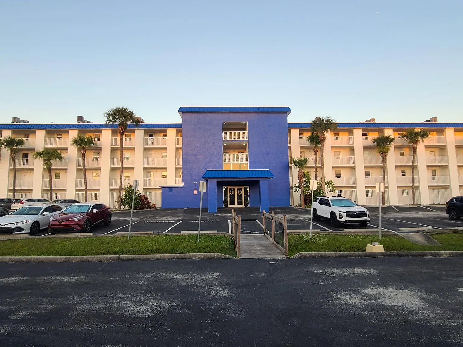 2 bed, 2.0 bath, 1013 sqft, $1,695 — Photo 1