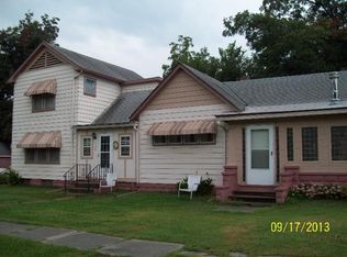 220 N 9th St, Chetopa, KS 67336