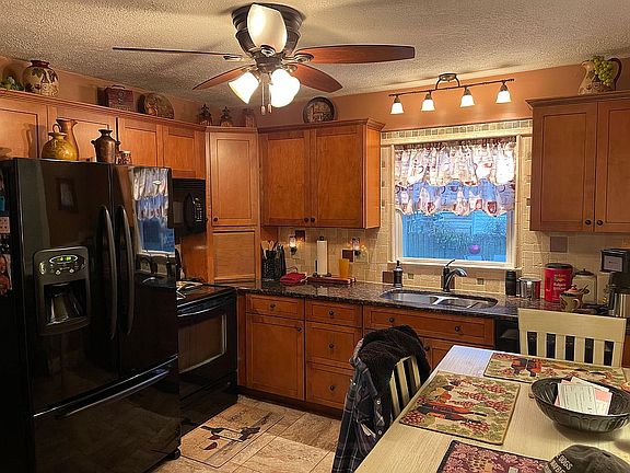 Custom cabinets & granite 