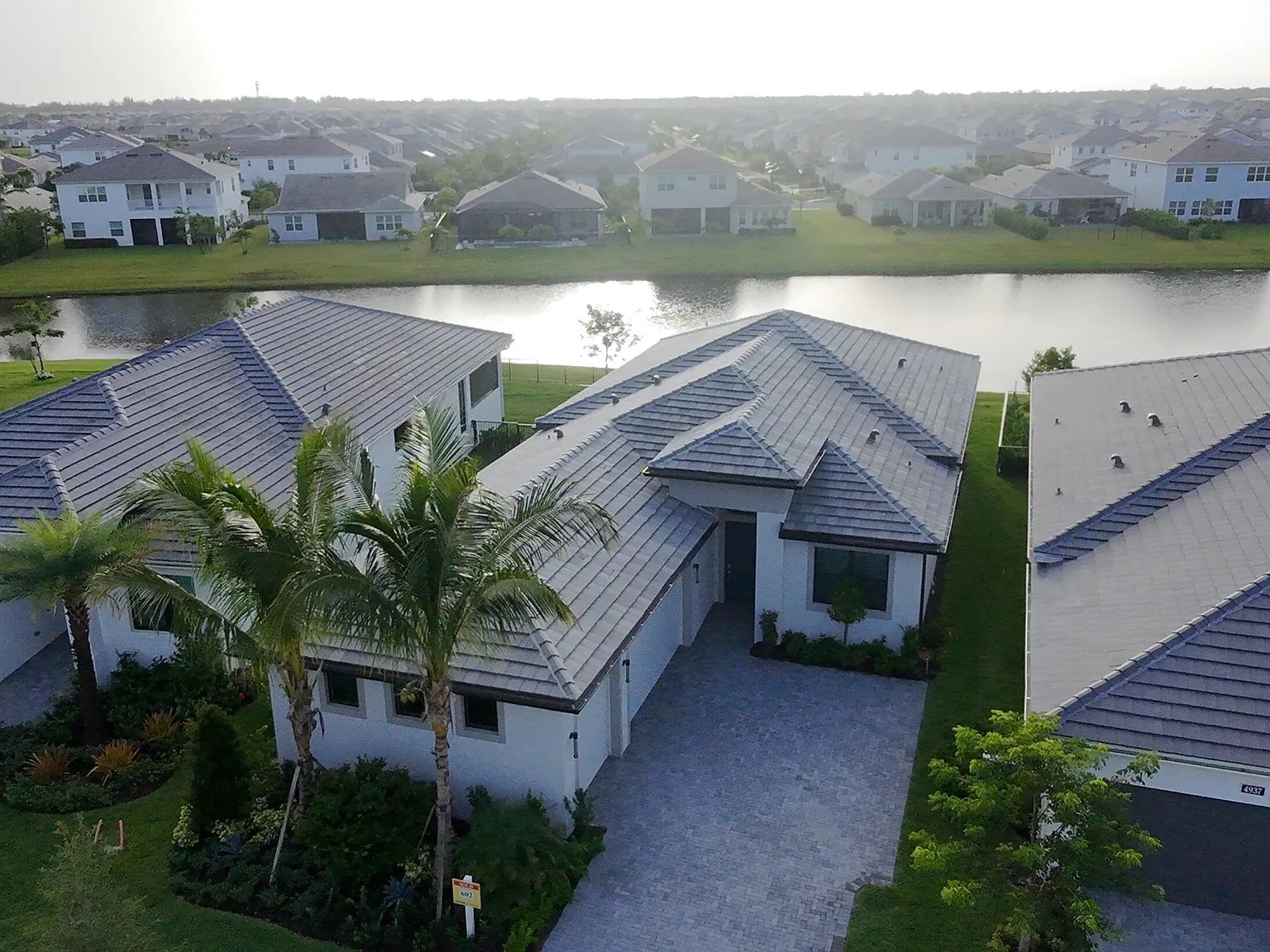 3 bed, 3.0 bath, 2129 sqft, $5,000 — Photo 2