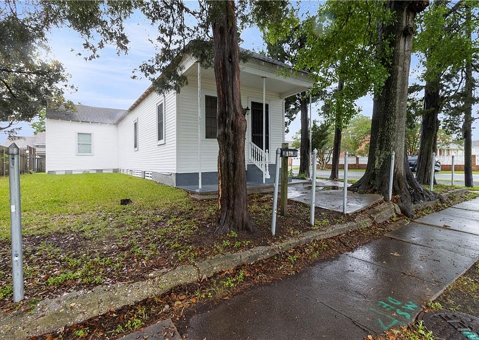 1st image of 838 Jefferson St