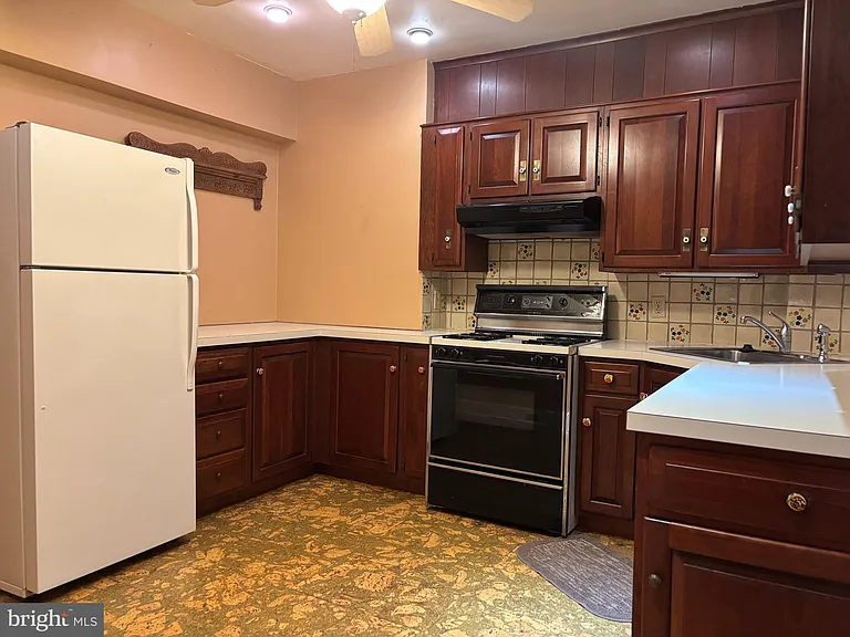 1121 Spring Grove Ave — Photo 10
