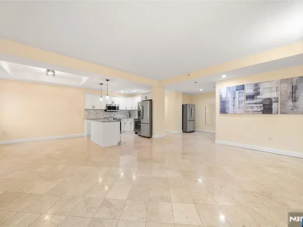 399 11th St APT 206, Palisades Park, NJ 07650