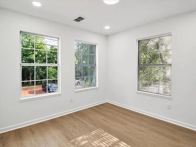 961 Fair St SW — Photo 10