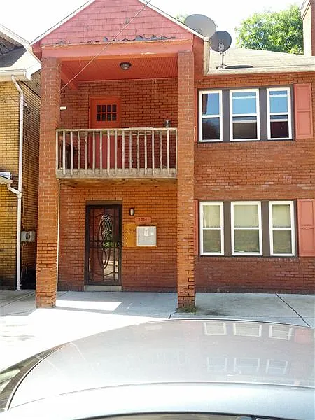 2214 Manor Ave photo 1