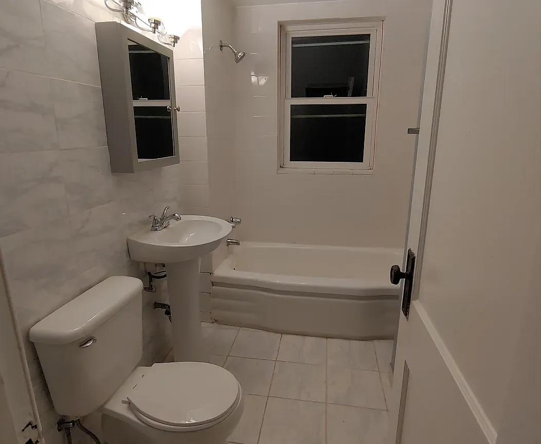 4 bed, 1000 sqft, $2,000 — Photo 1