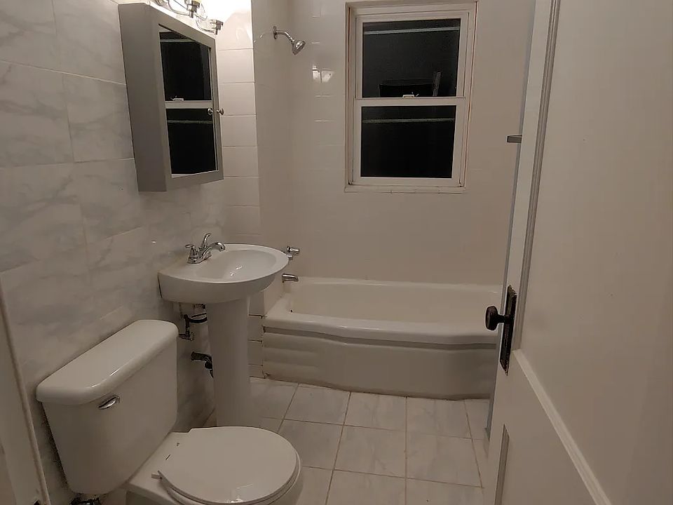 1st image of 11020 S Vernon Ave APT 2