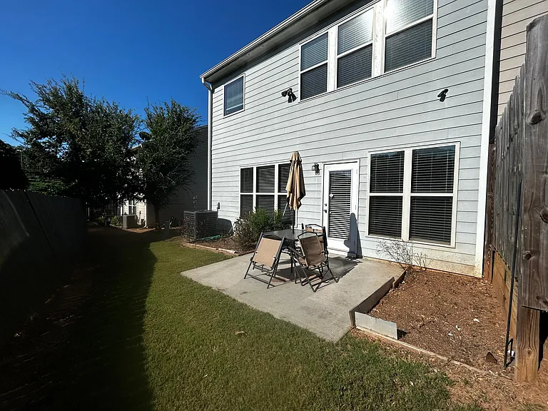 1047 Haley Woods Ct — Photo 23