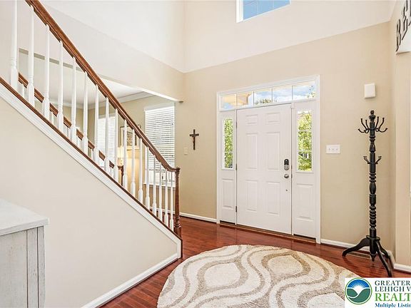 2nd image of 955 Yorkshire Dr