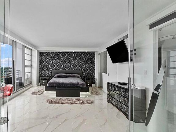 4th image of 1720 Harrison Street #15a