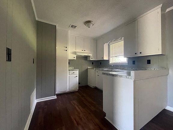 3rd image of 6627 Zenda Ct