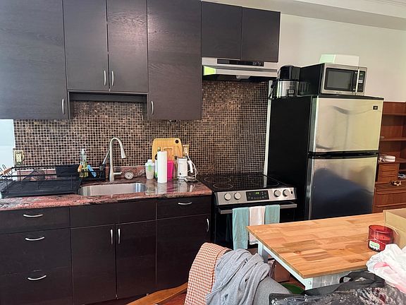 4th image of 262 Warren St #2