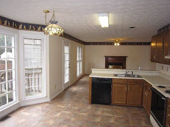 3rd image of 1515 Barclay Dr