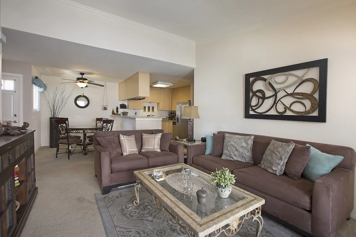 2 bed, 956 sqft, $2,739 — Photo 4
