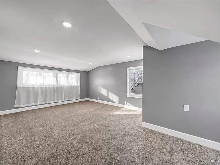 206 Wrexham Ct N — Photo 32