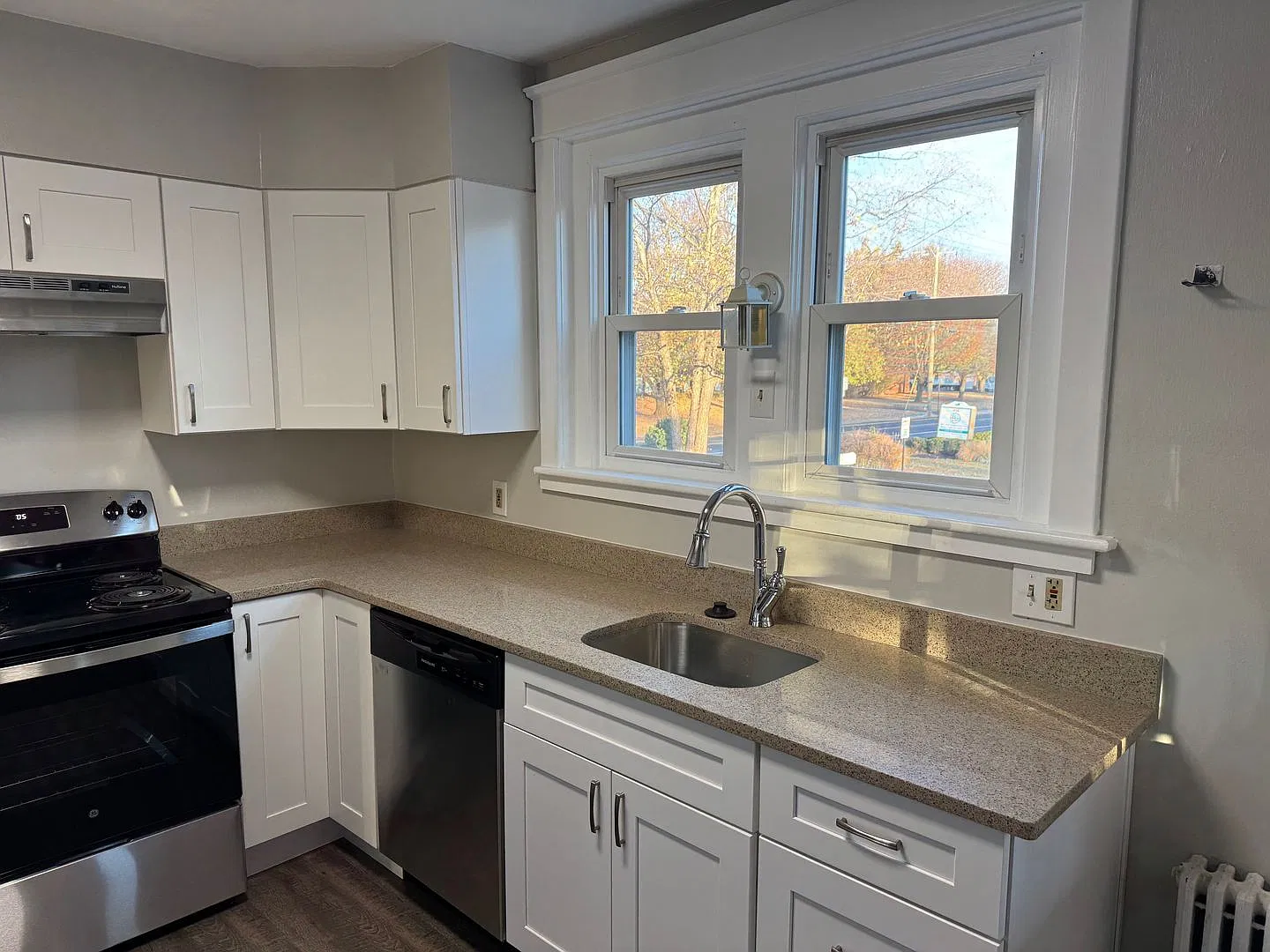 Lansdale Renovated 4 Bedroom Cape with off street parking. $2,700/month — Photo 4