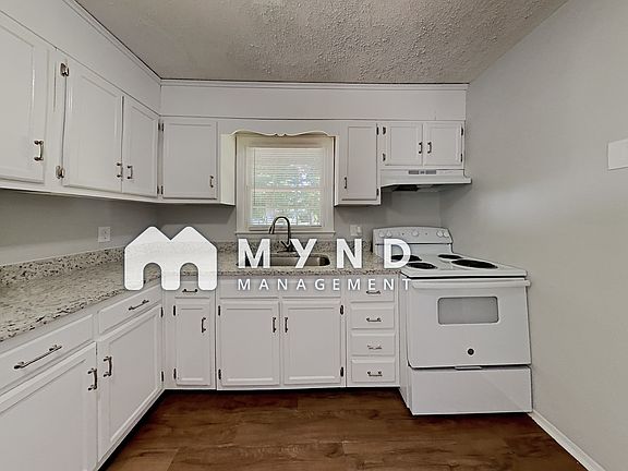 3rd image of 215 Valleybrook Ln