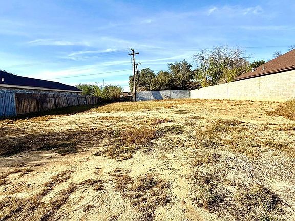 2nd image of 416 Saint Croix Dr