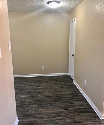 4th image of 840 NW Summercrest Blvd
