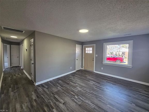 4th image of 2213 Springdale Rd