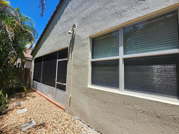5th image of 10246 SW 16th Court