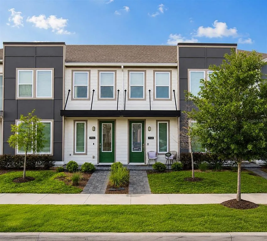 3 bed, 2.5 bath, 1743 sqft, $2,350 — Photo 1