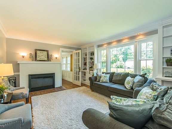 5th image of 34 Crystal Ave
