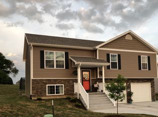 19061 Pawnee Ct, Saint Joseph, MO 64505