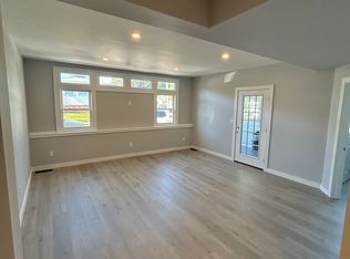 2 Deerfield Ave #1/2, Milford, CT 06460