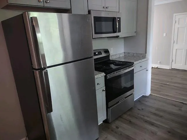 914 Staley Ave — Photo 4