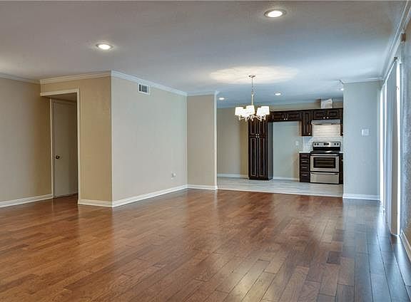 4th image of 2318 Benbrook Dr