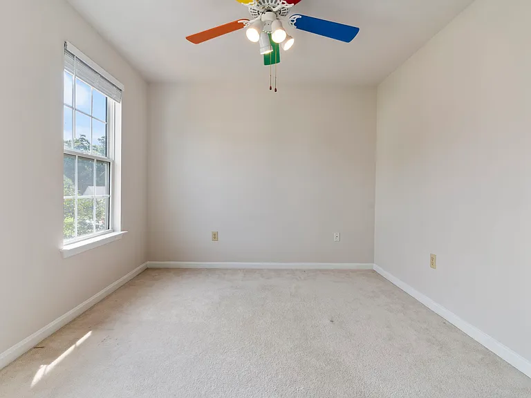 2427 Grantham Ct — Photo 24