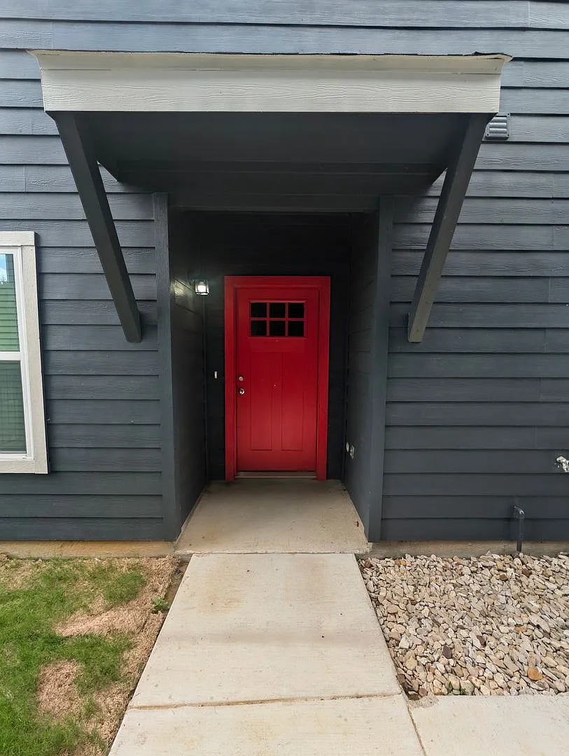 Brand New Duplex in New East Parks Community — Photo 3