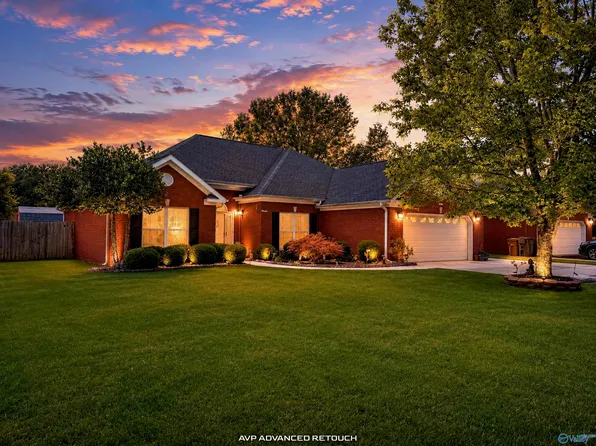 1917 Red Sunset Dr SW, Decatur, AL 35603