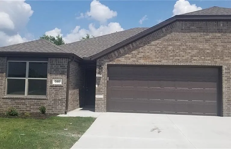 540 Vee St — Photo 1