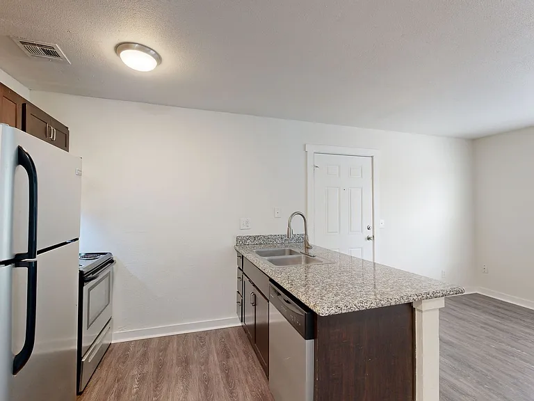 Bennett Ridge Apartments — Photo 12
